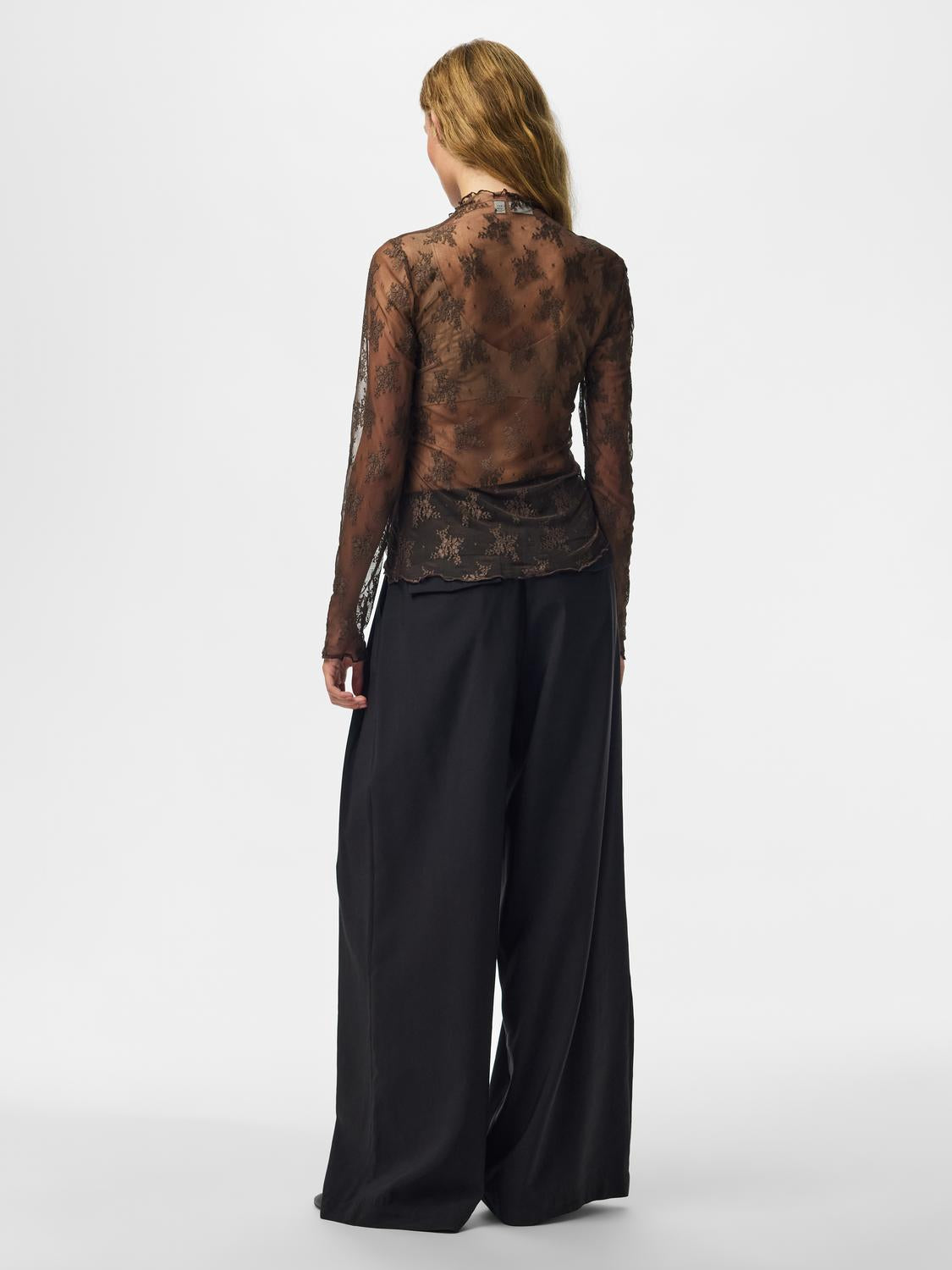 model_shot-back